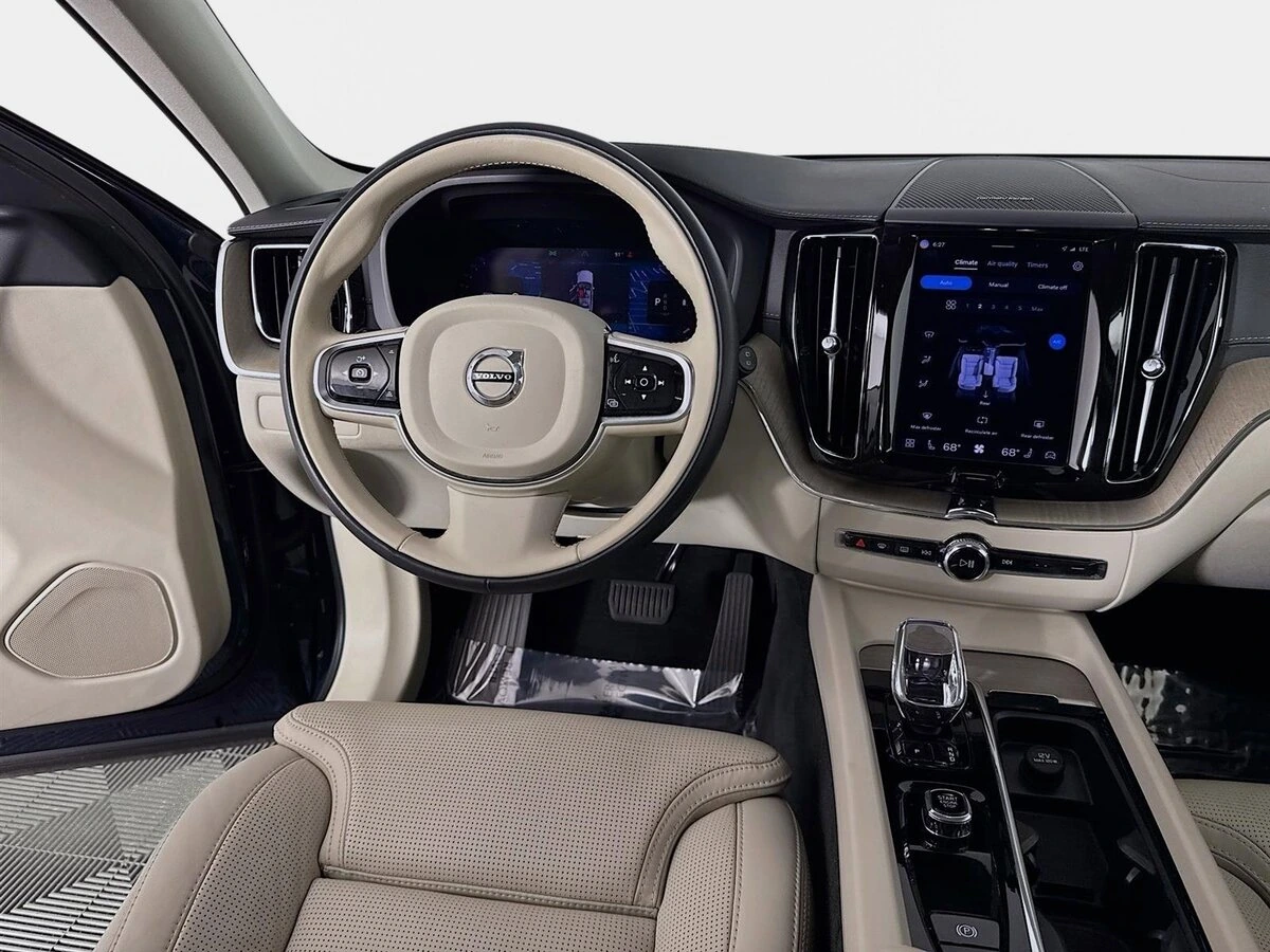 2023 Volvo - image 25