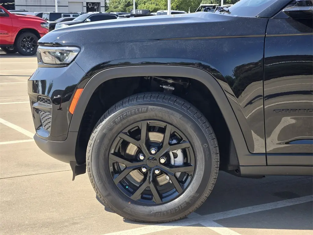2025 Jeep Grand Cherokee Altitude X photo 4