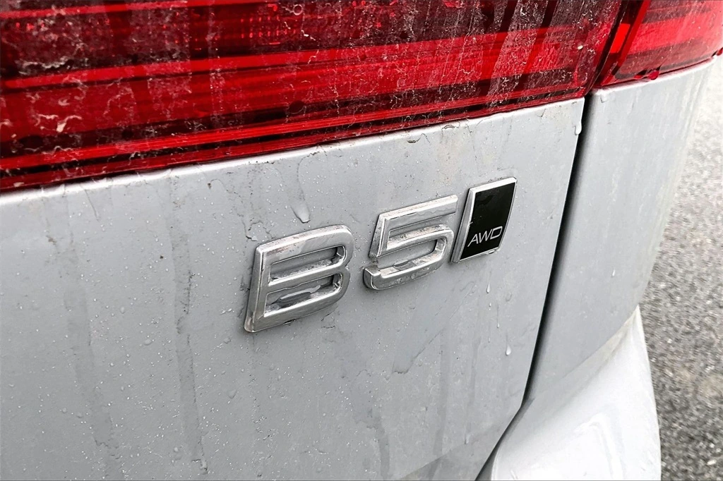 2026 Volvo - image 9