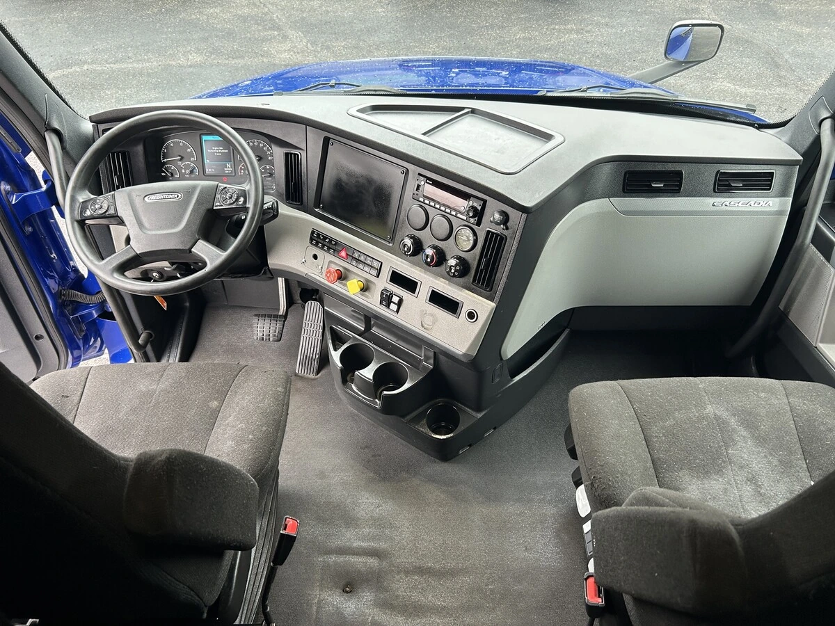 2022 Freightliner Cascadia - image 21