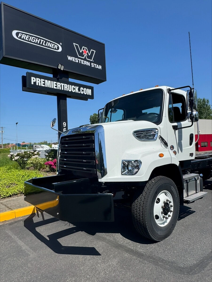 2025 Freightliner 108SD in Portland, OR — photo 2