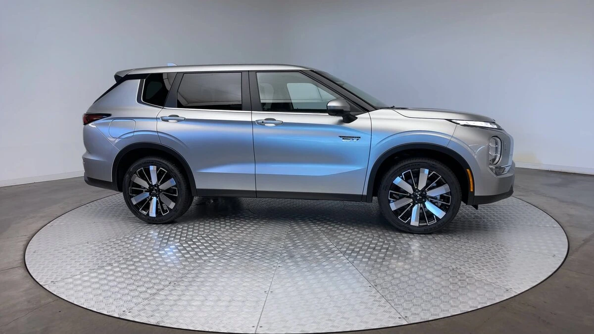 2026 Mitsubishi Outlander Plug-in Hybrid SE - Photo 9