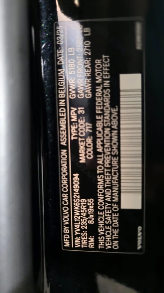 2025 Volvo - image 27