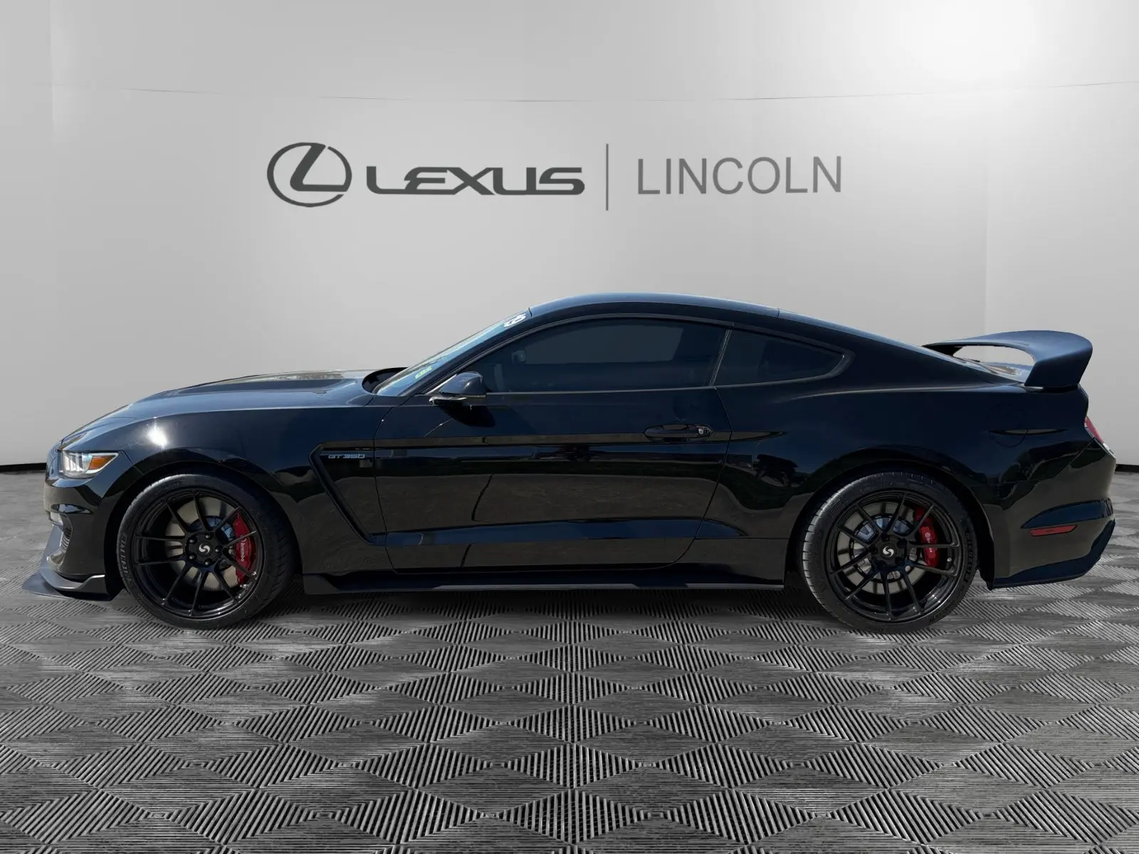 2019 Ford Mustang Shelby GT350R photo 2