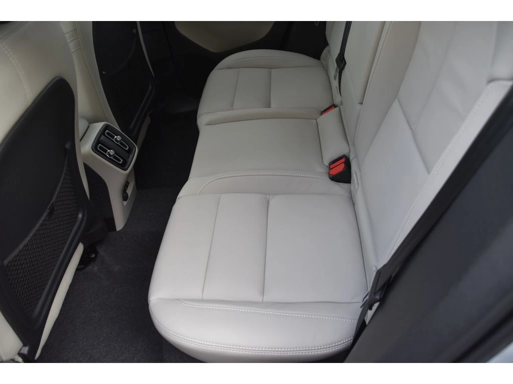 2026 Volvo - image 14