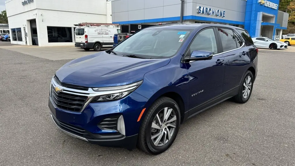 2023 Chevrolet Equinox LT photo 3