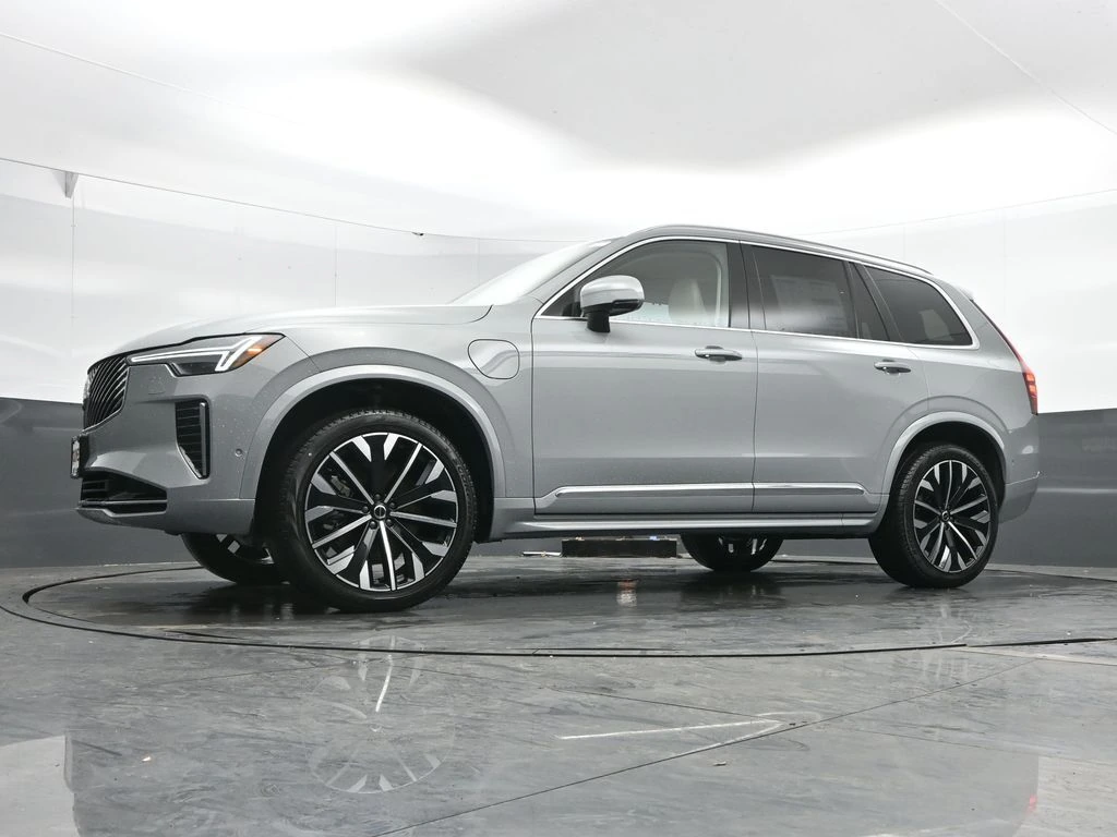 2026 Volvo - image 43