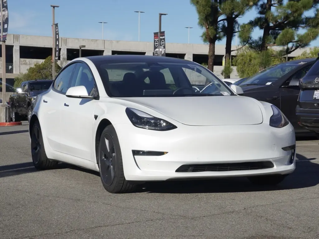 2022 Tesla Model 3 Base's photo