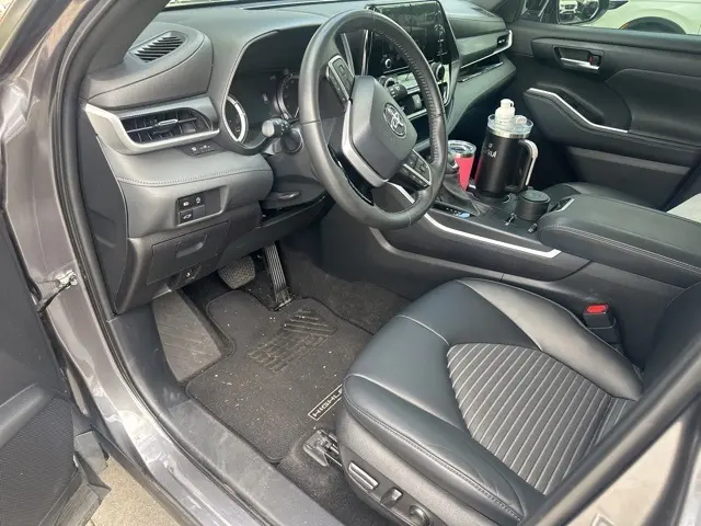 2023 Toyota Highlander XSE photo 5