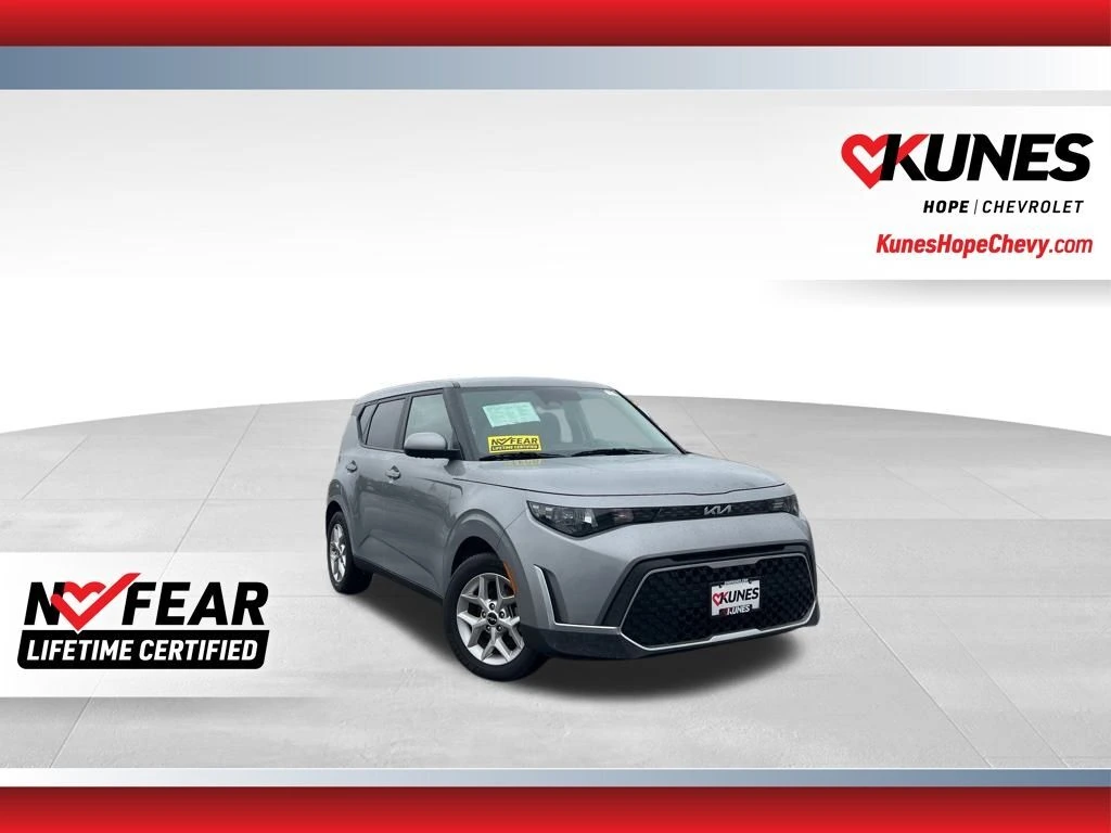 2023 Kia Soul LX's photo