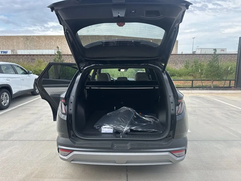 2026 Hyundai Tucson Limited photo 15