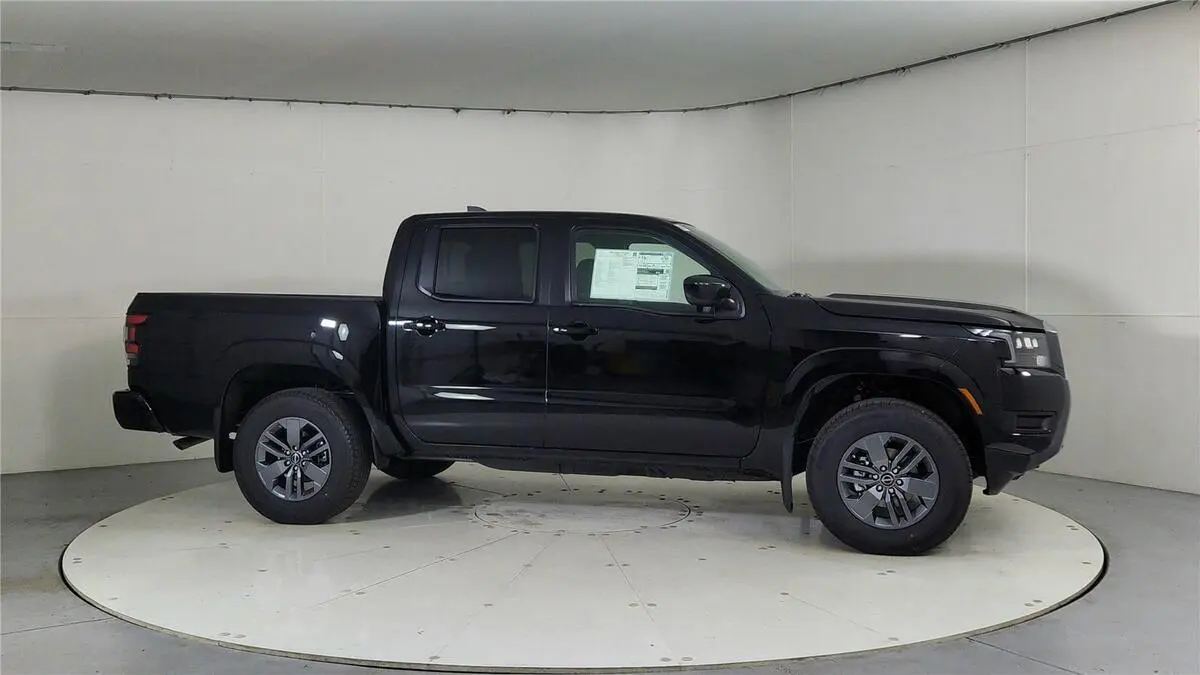 2026 Nissan Frontier SV photo 4