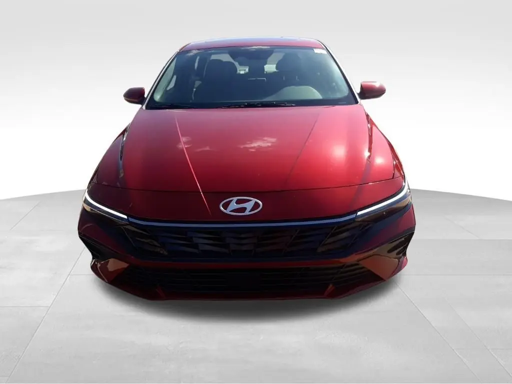 2025 Hyundai Elantra SEL Convenience photo 2