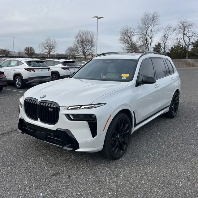 2023 BMW X7 M60i's photo