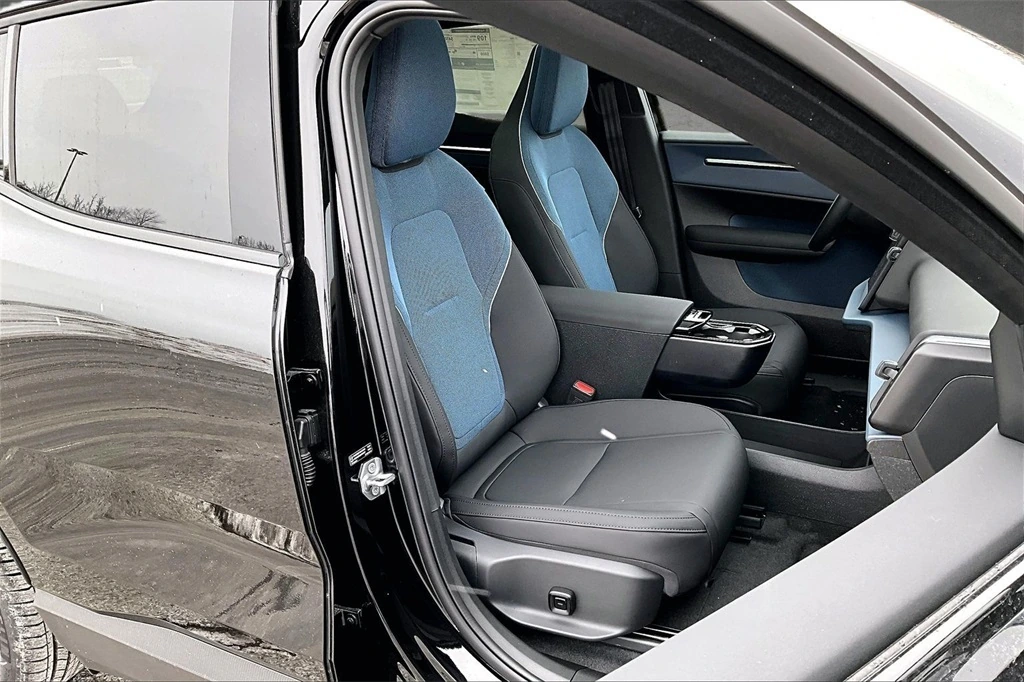 2026 Volvo - image 11