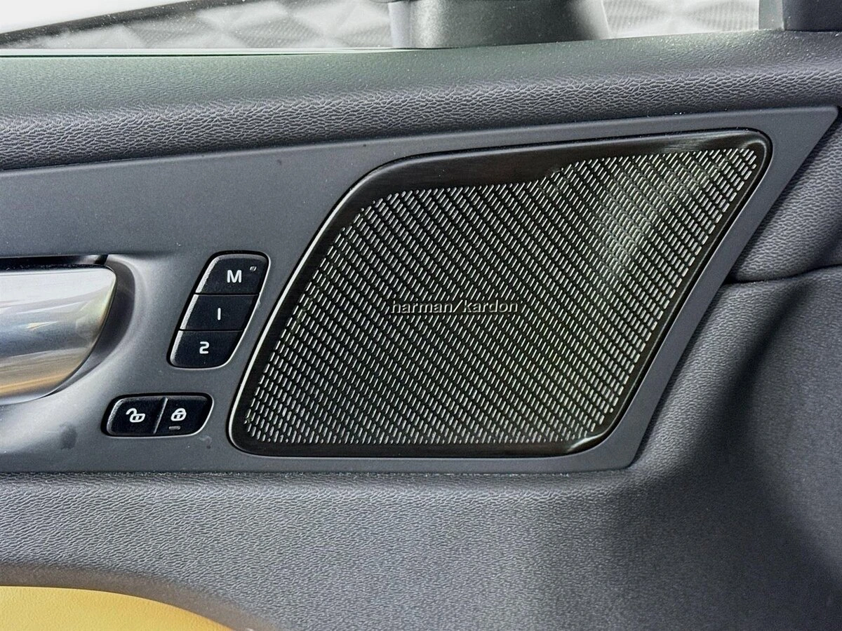 2023 Volvo - image 21