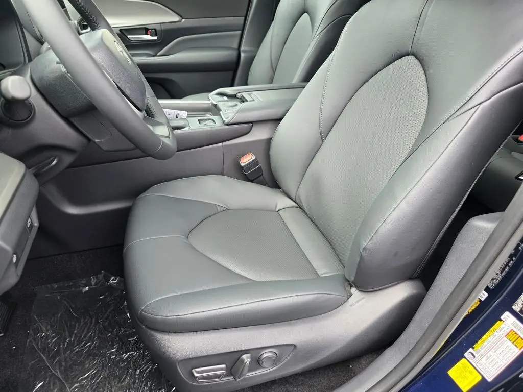 2025 Toyota Grand Highlander XLE photo 21