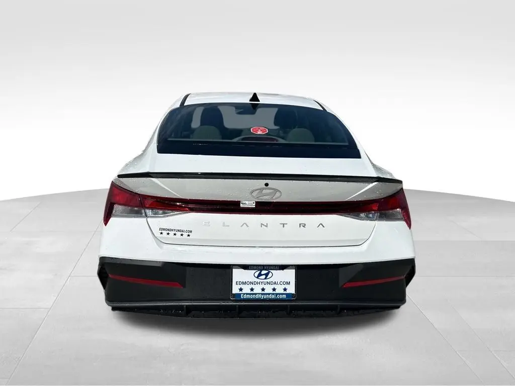 2025 Hyundai Elantra SEL Sport photo 7