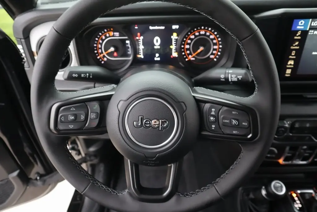 2025 Jeep Gladiator Sport photo 3