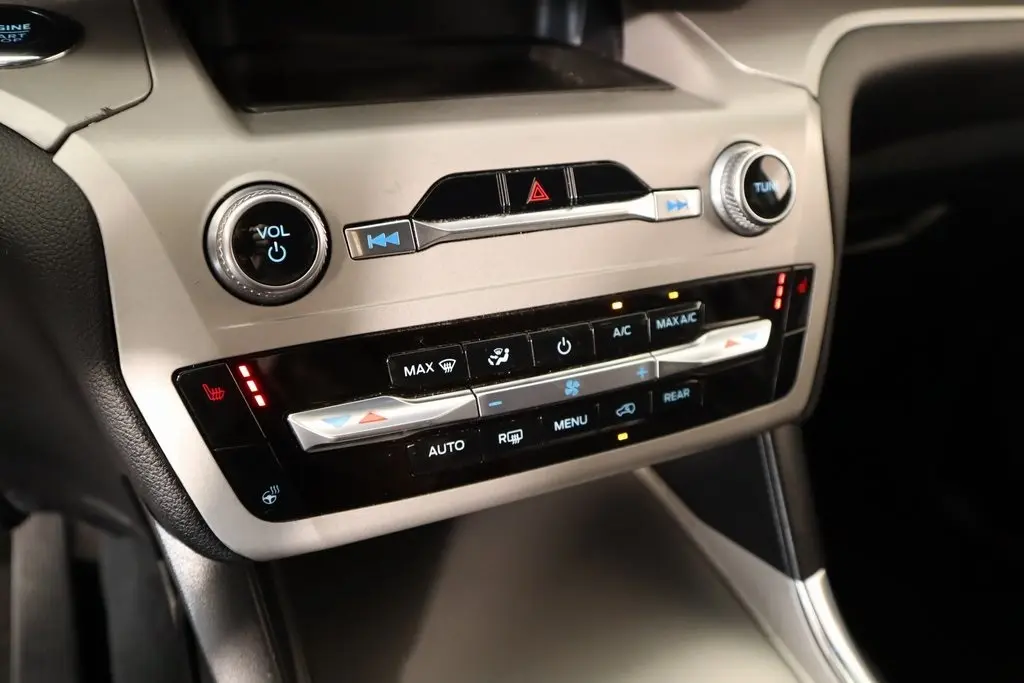 2023 Ford Explorer XLT photo 6