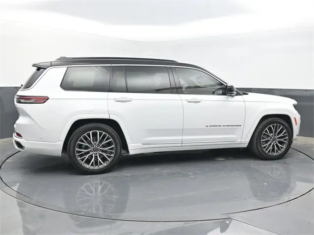 2024 Jeep Grand Cherokee L Summit photo 6