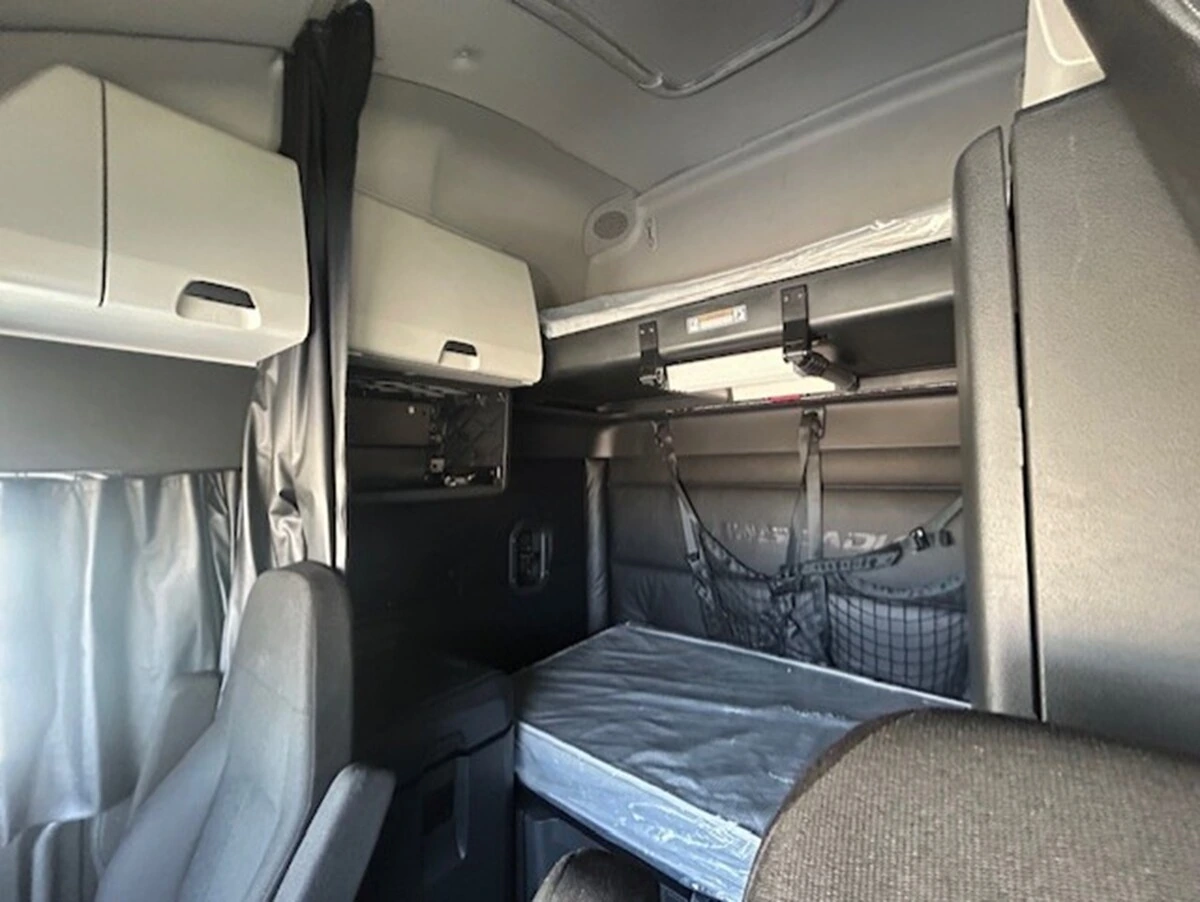 2023 Freightliner Cascadia - image 15