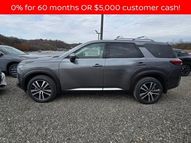 2025 Nissan Pathfinder Platinum photo 2
