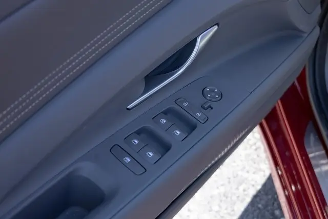 2025 Hyundai Elantra SEL Sport photo 12