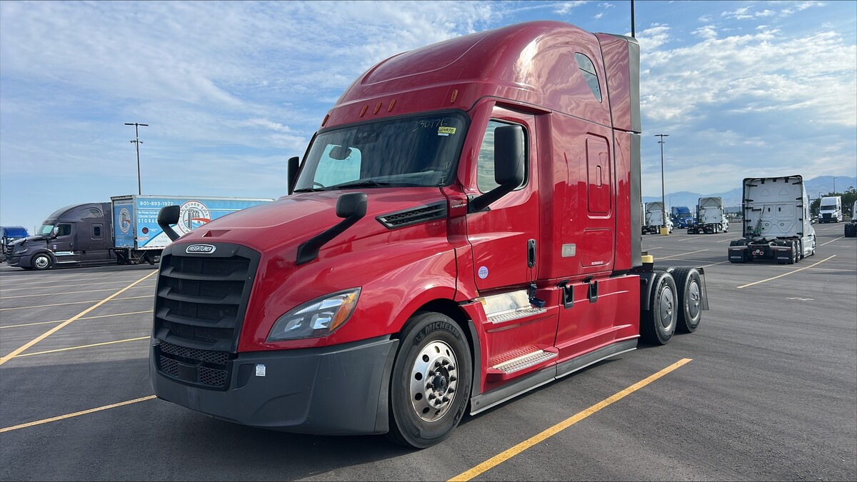 2023 FREIGHTLINER Cascadia