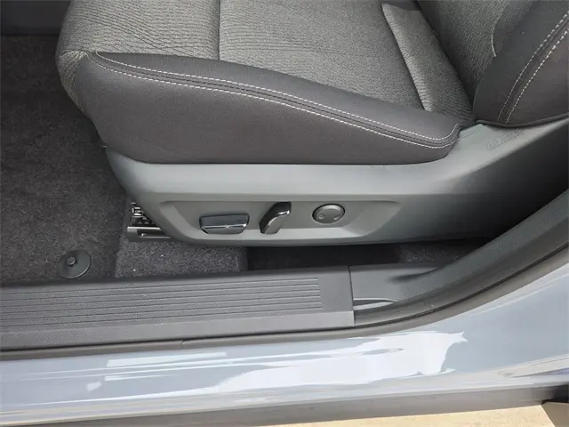 2026 Nissan Rogue SV photo 22
