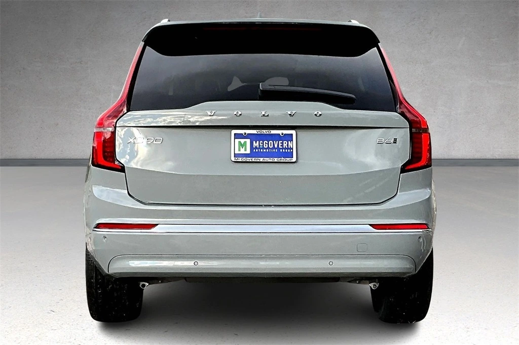 2026 Volvo - image 4