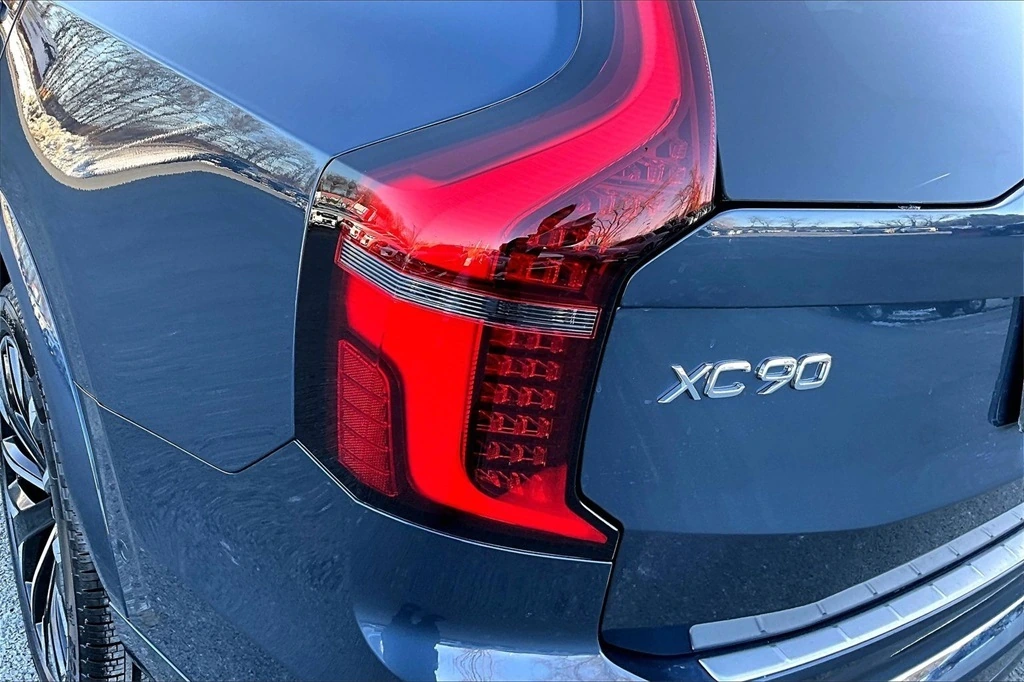 2026 Volvo - image 23