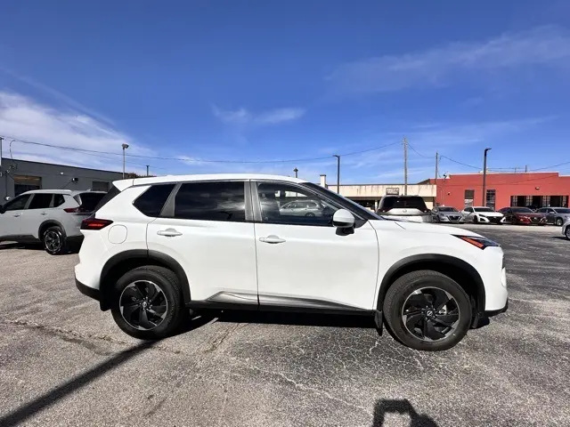 2024 Nissan Rogue SV photo 3