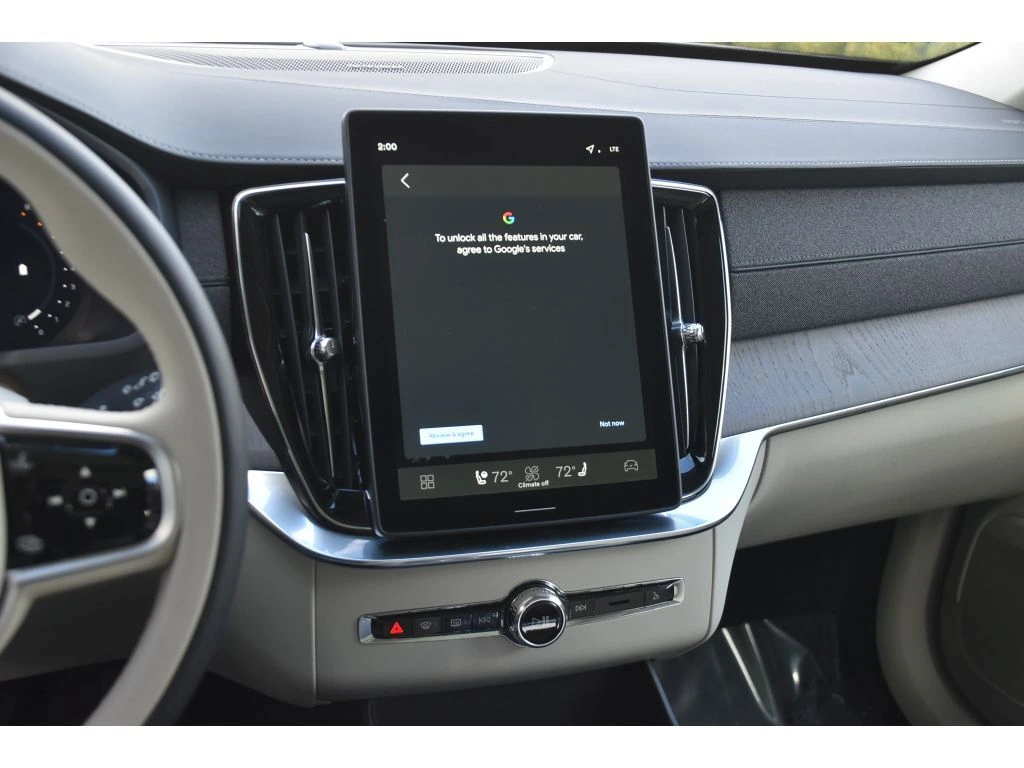 2026 Volvo - image 17