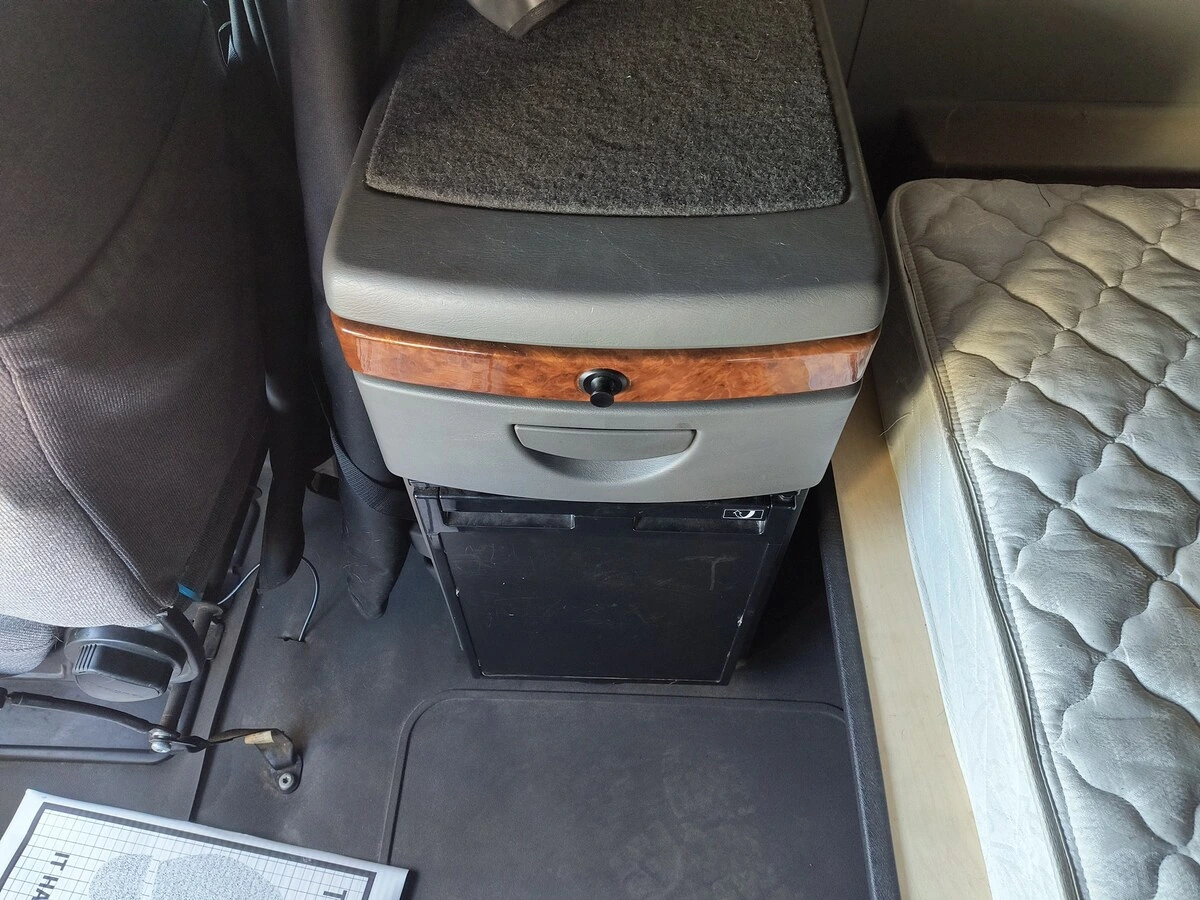 2020 International LT - image 11