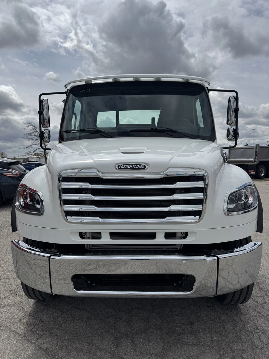 2026 Freightliner M2 106 in Cambridge, ON — photo 3