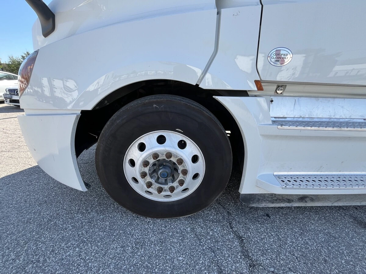 2022 Freightliner Cascadia - image 16