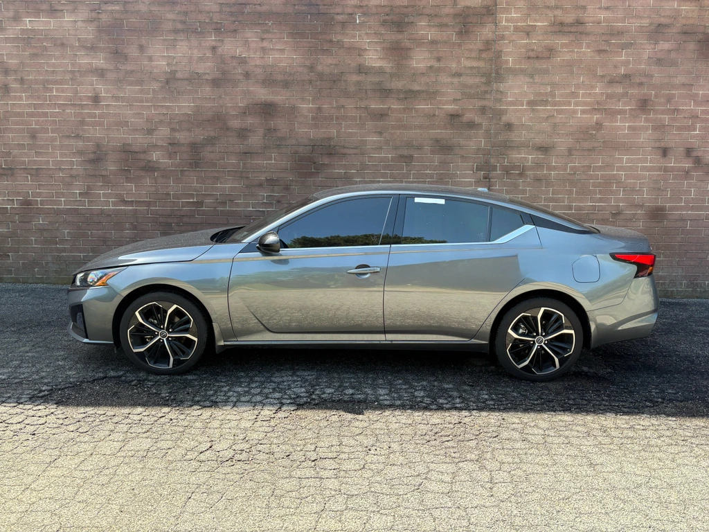 Used 2025 Nissan Altima SR with VIN 1N4BL4CW7SN352365 for sale in Kansas City