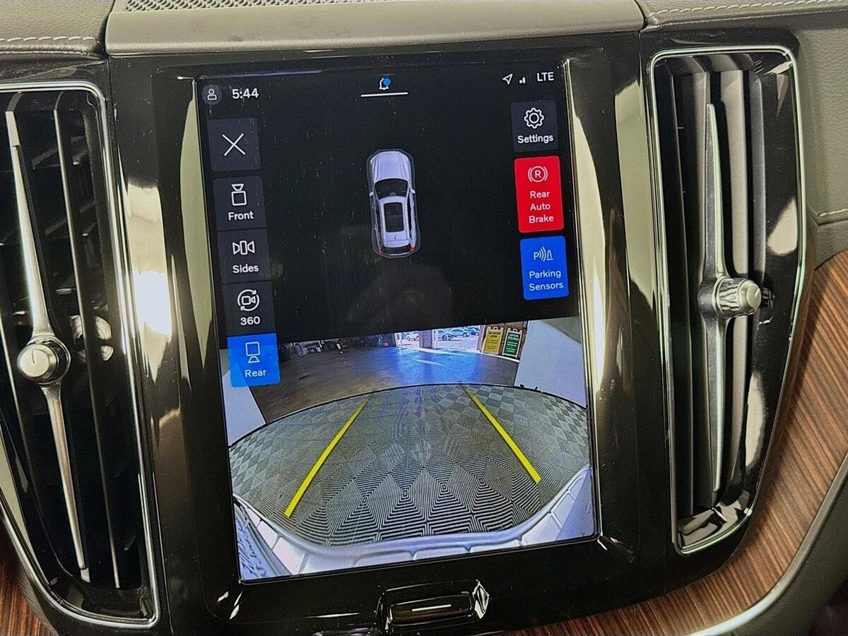 2023 Volvo - image 17