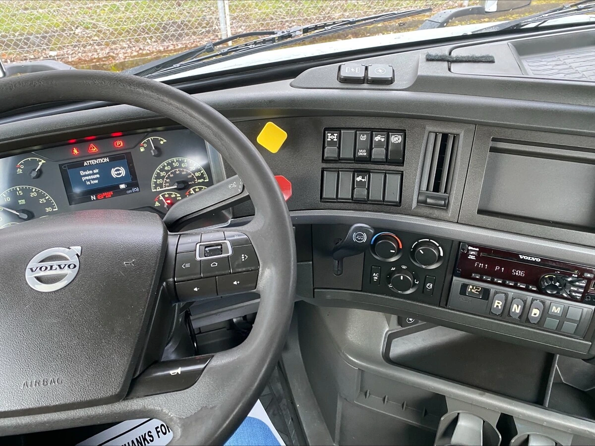 2019 Volvo VNL 860 - image 8