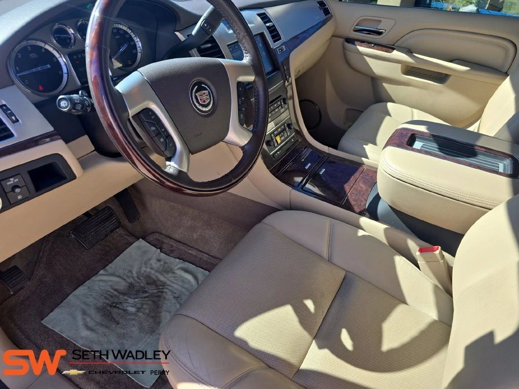 2013 Cadillac Escalade Luxury - Photo 17