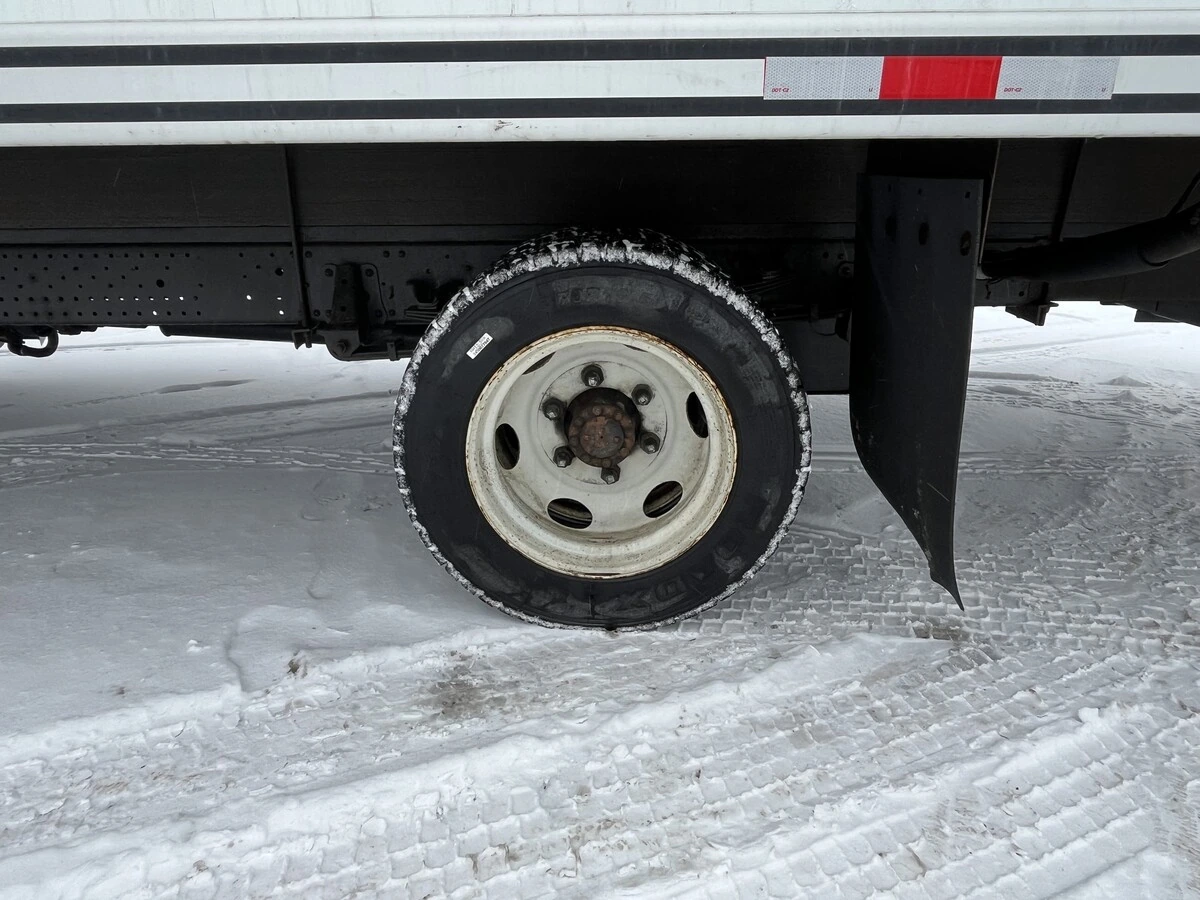 2022 Isuzu NRR - image 11