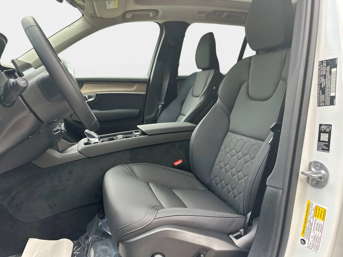 2026 Volvo - image 18