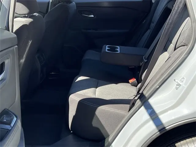 2026 Nissan Rogue SV photo 17