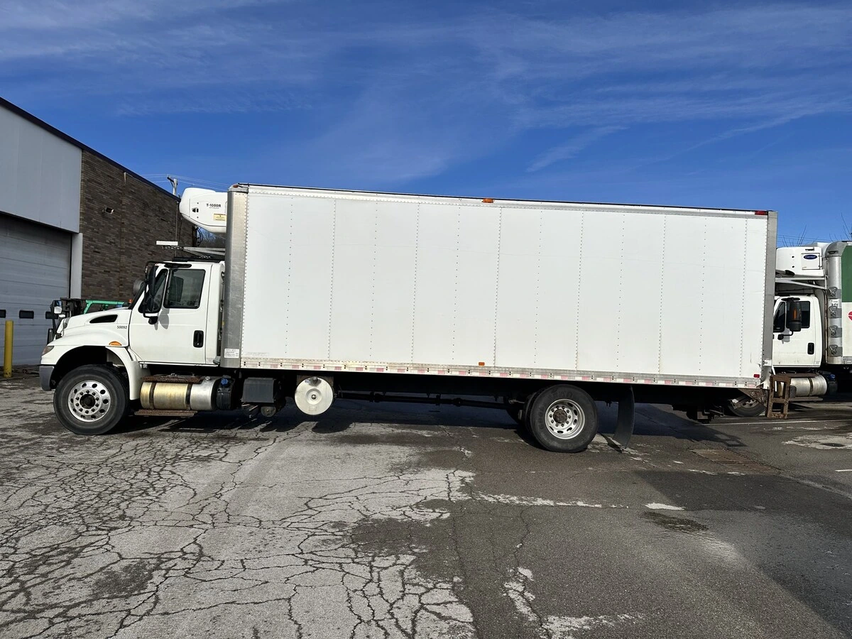 2016 International 4300 - image 8