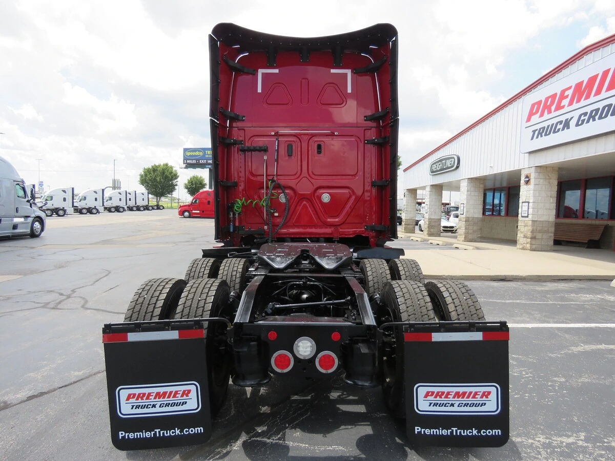 2022 Freightliner Cascadia — photo 5