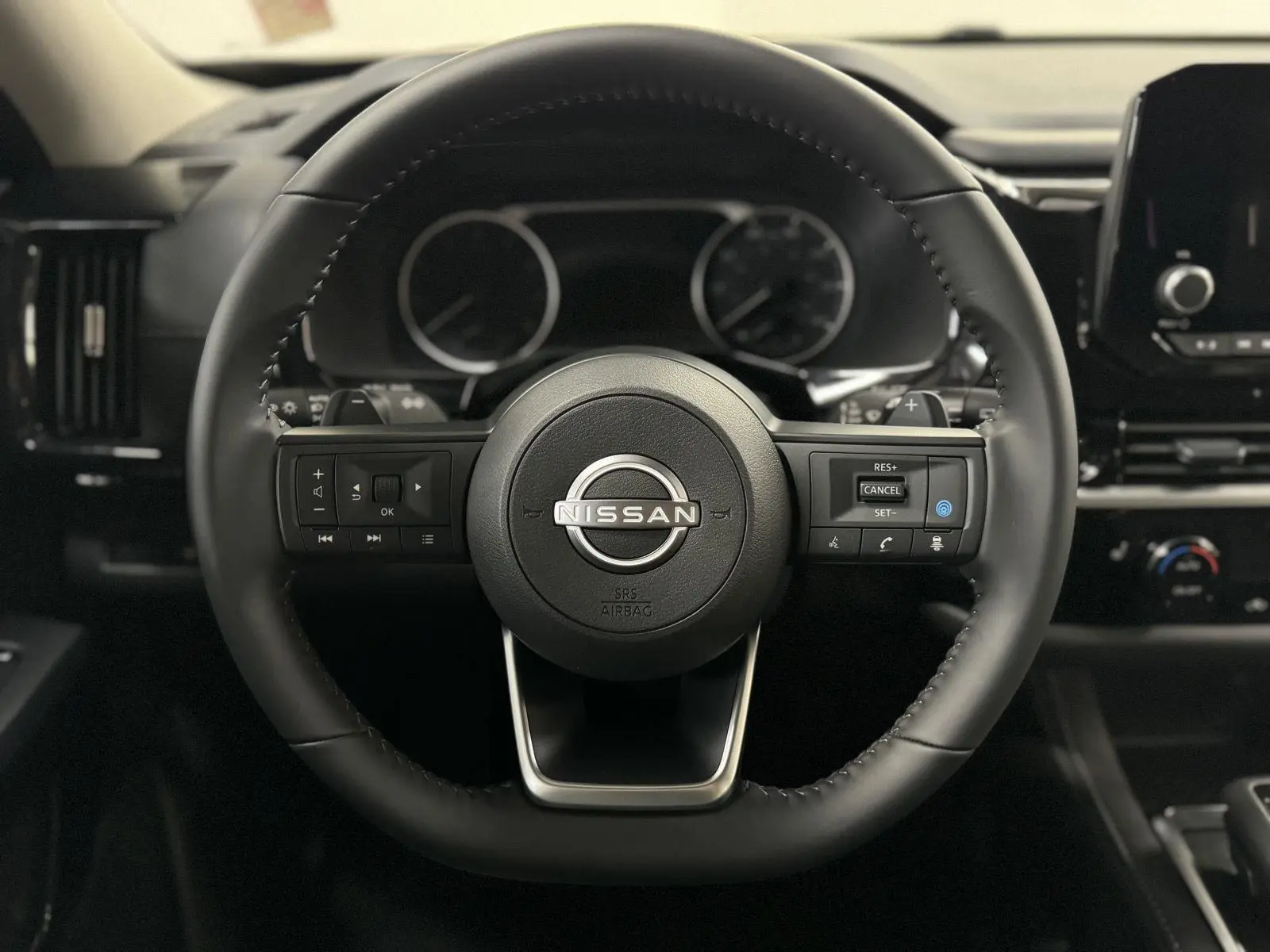 2025 Nissan Pathfinder SV photo 15