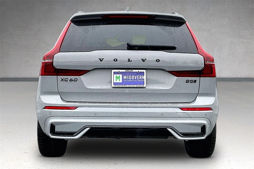 2026 Volvo - image 4