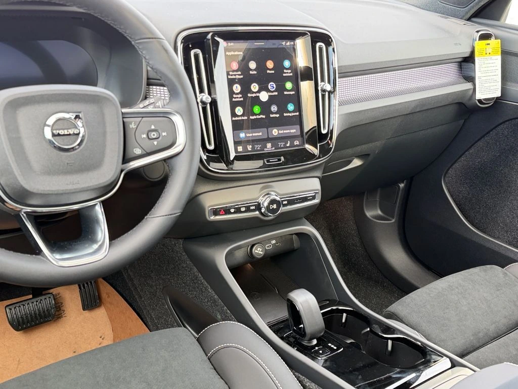 2026 Volvo - image 12