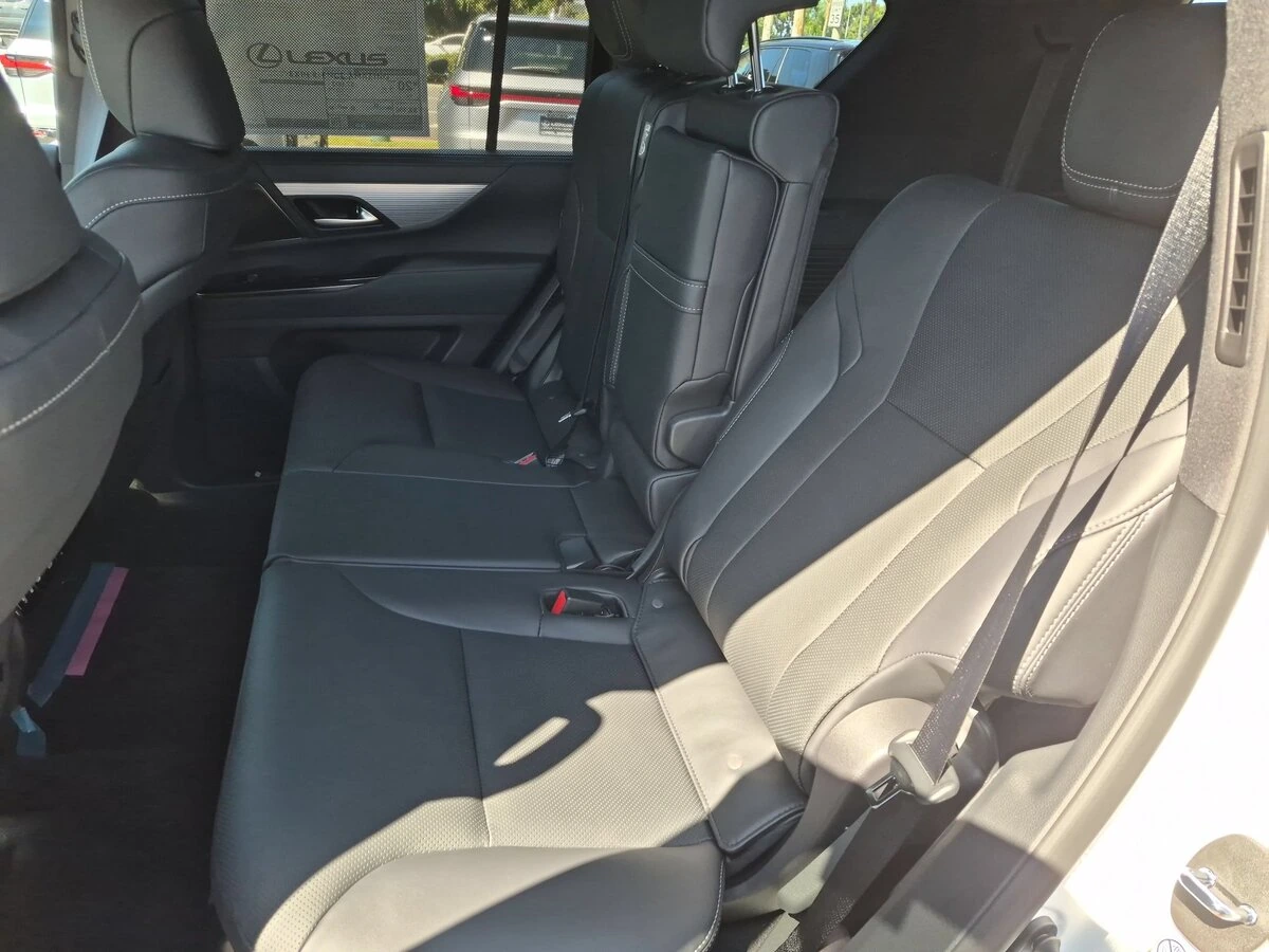 2026 Lexus LX 700h F-Sport - Photo 20